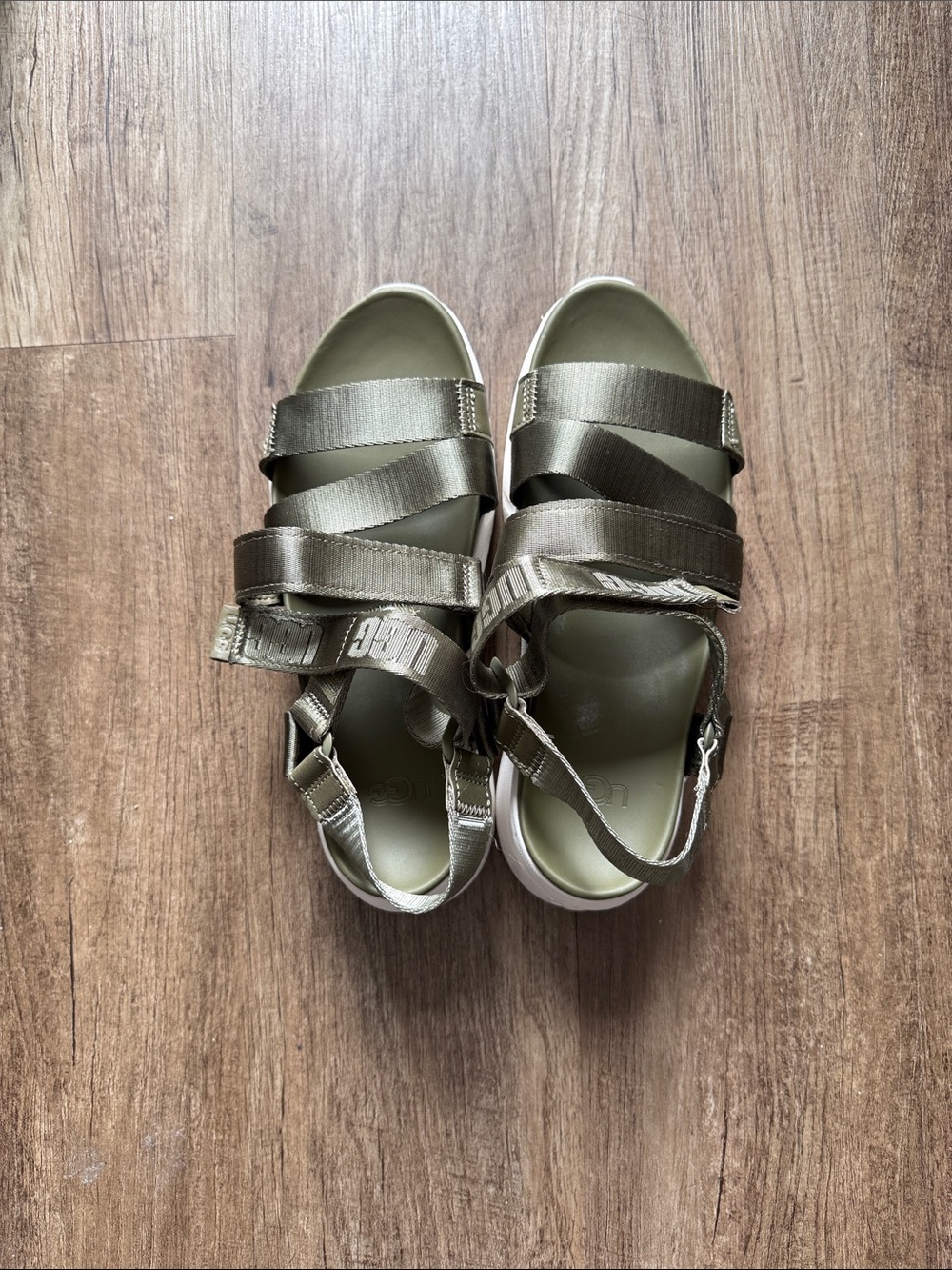 Ugg Olive Strappy Outdoor Sandals with Adjustable Straps size 7